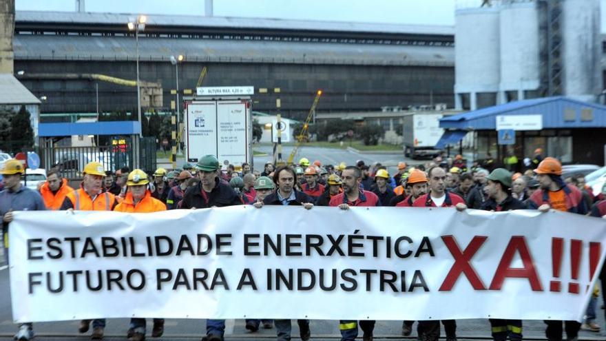 Marcha de los trabajadores de Alcoa en A Coruña. // V. Echave