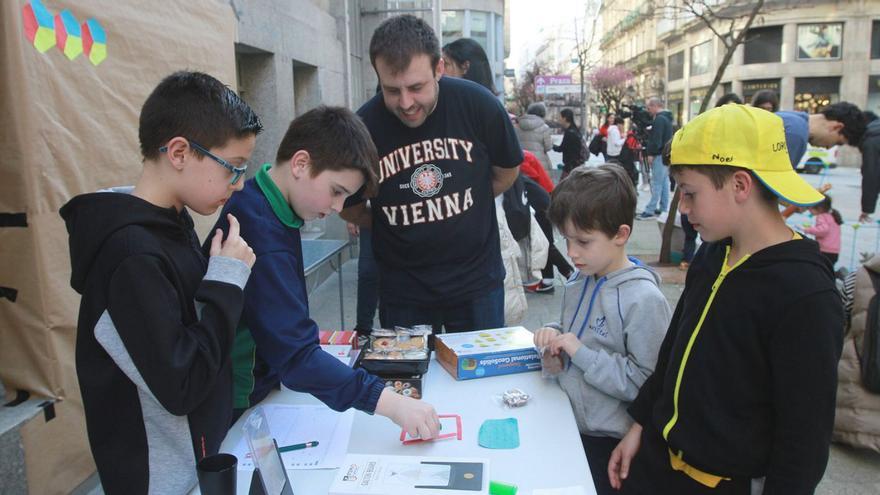 La actividad despertó la curiosidad de niños y mayores en la calle Paseo.