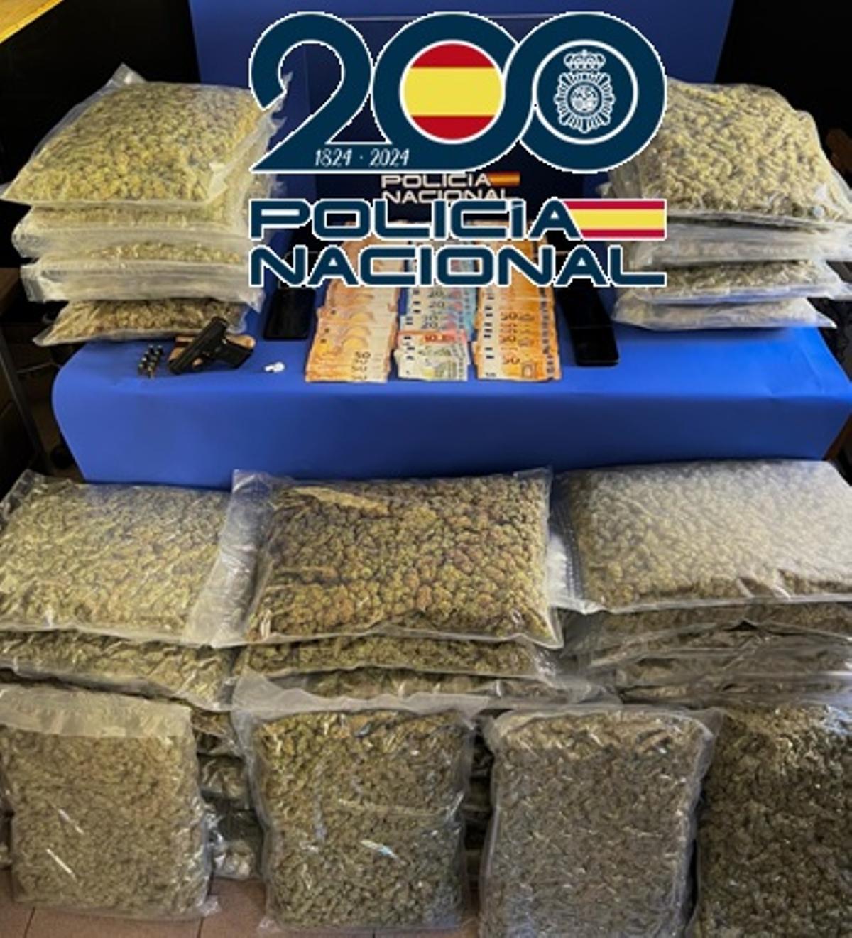 Droga y dinero intervenidos en esta última operación.