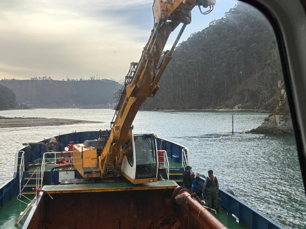 Trabajos de dragado en Bustio.