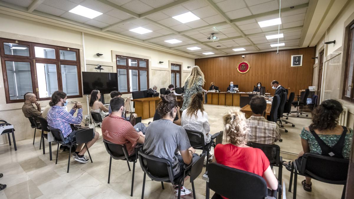 Los acusados, durante el juicio