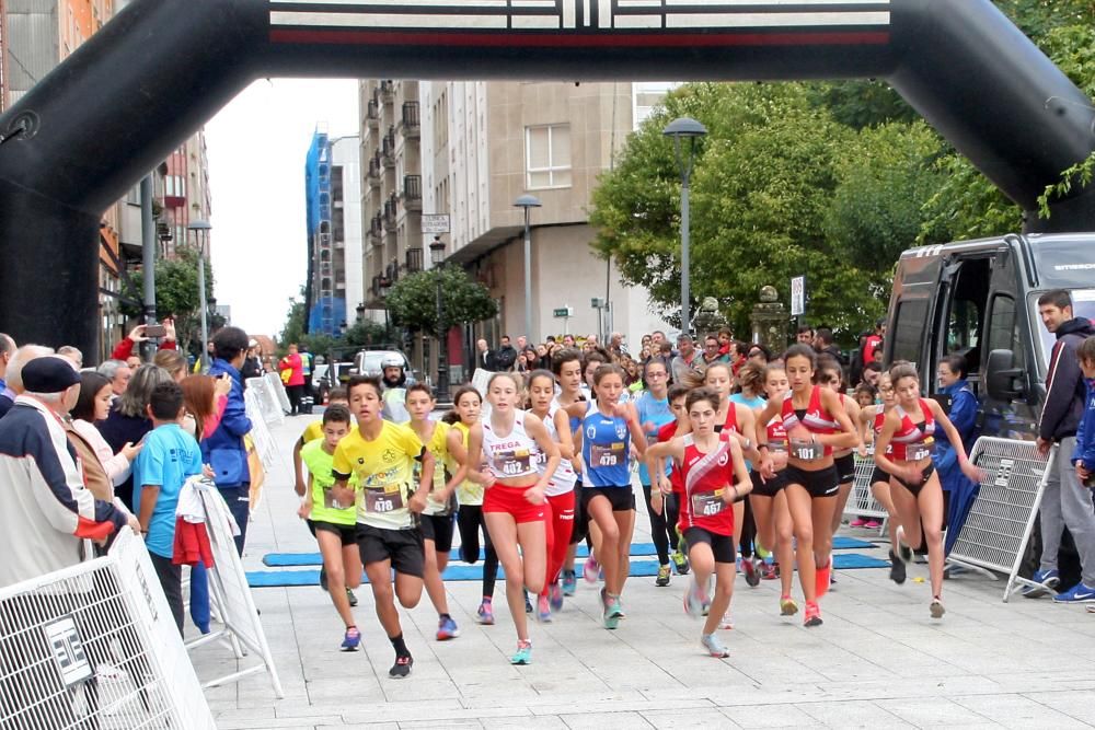 La carrera atrae a 500 atletas para completar los casi 10 kilómetros de recorrido por el casco urbano de A Estrada.