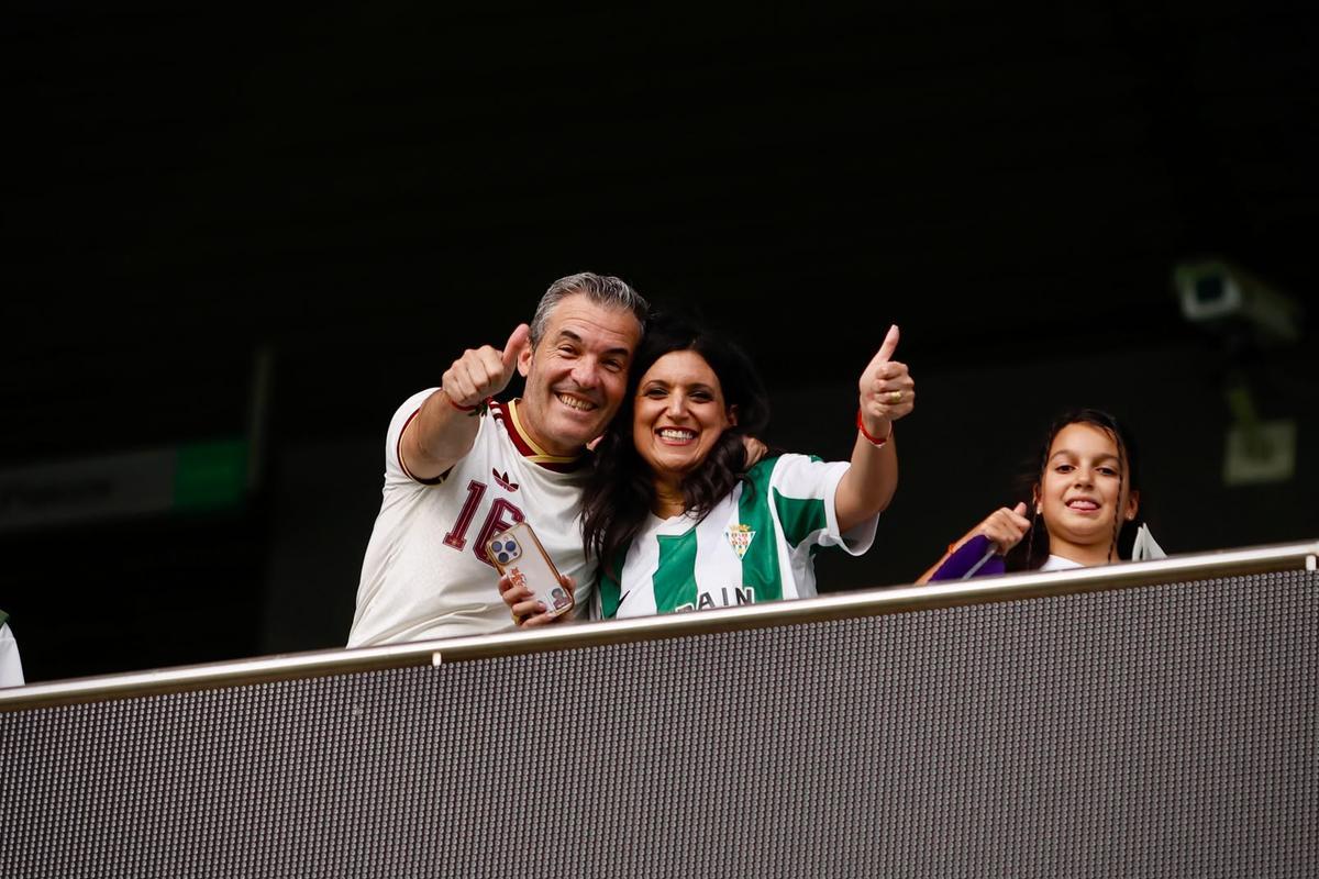 Aficionado con la camiseta de España en El Arcángel durante el Trofeo Puertas de Córdoba.