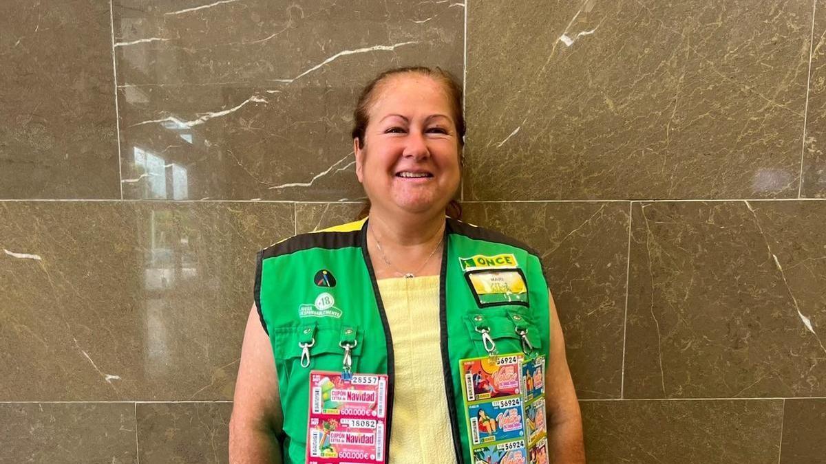 Imagen de la vendedora del premio de 120.000 en La Puebla de Cazalla, María García.