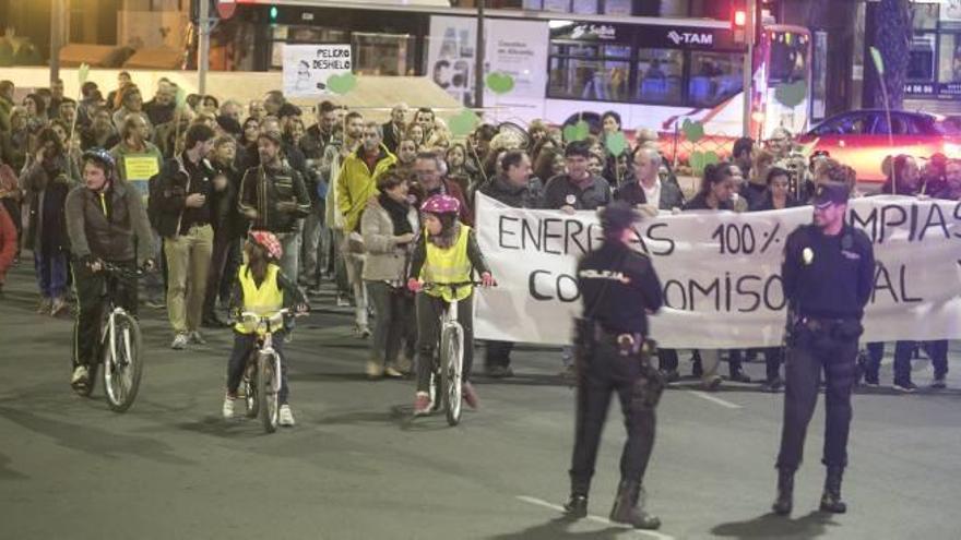 Alicante Cientos de personas en la Marcha Mundial por el Clima