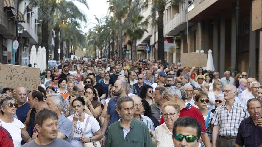 Cientos de personas se manifiestan en Ontinyent contra el nuevo sistema de recogida de residuos