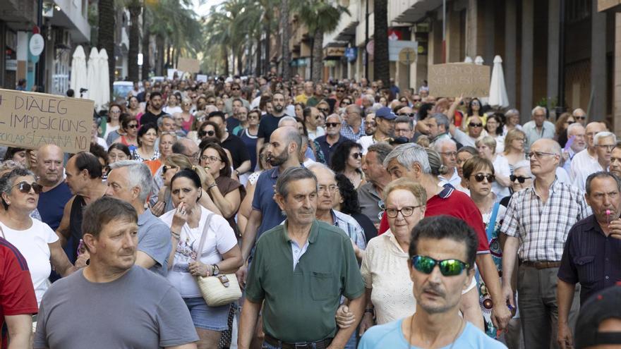 Así ha sido la protesta vecinal por el puerta a puerta en Ontinyent