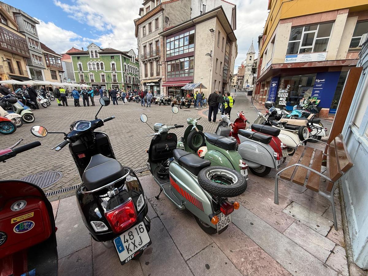 La concentración de vespas y lambrettas de Grado, en imágenes La concentración de vespas y lambrettas de Grado, en imágenes