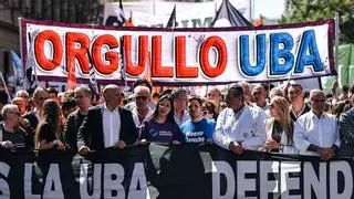 Miles y miles de argentinos salen a las calles contra el recorte presupuestario en las universidades de Milei