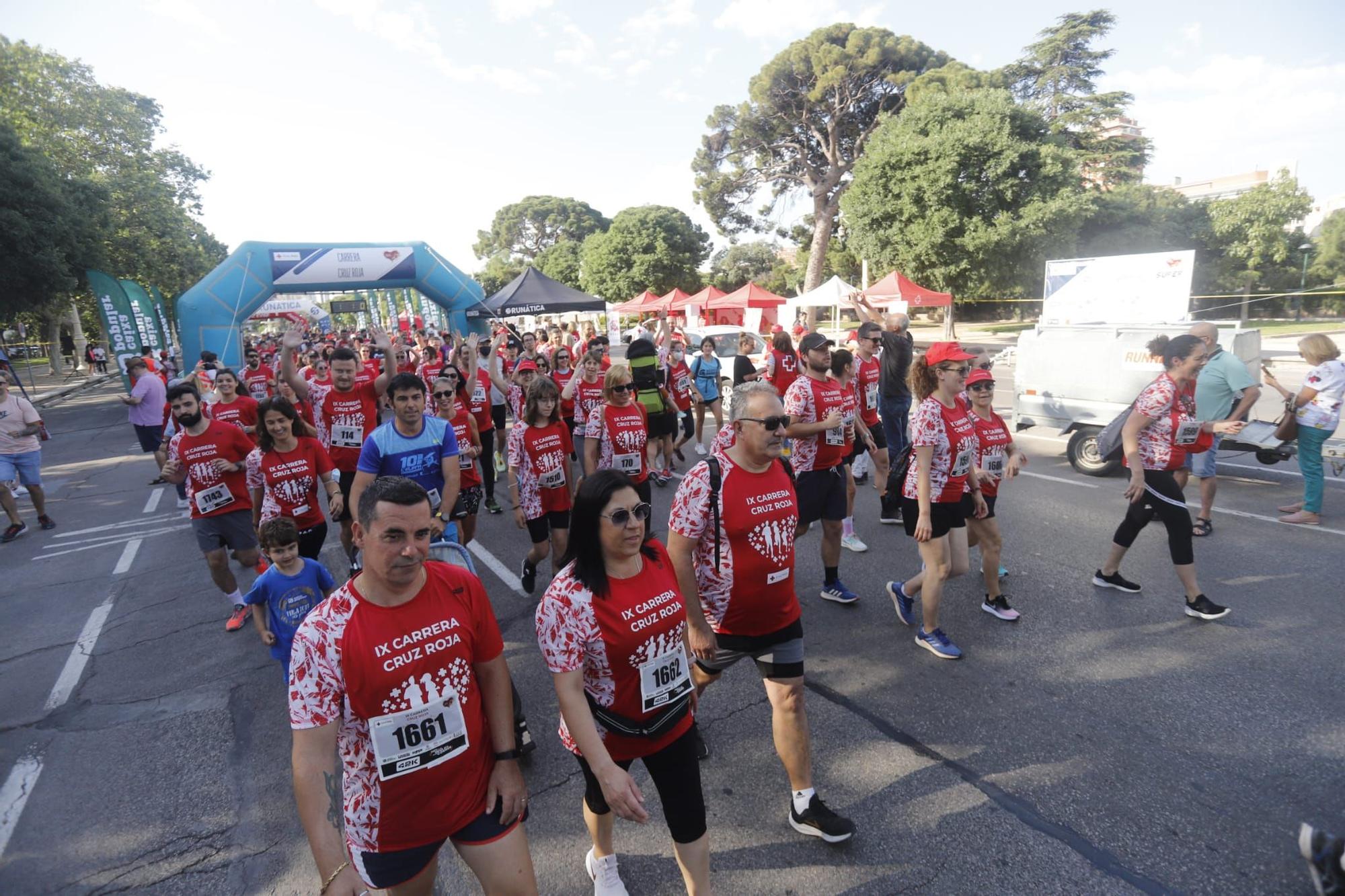 Miles de corredores en IX Carrera de Cruz Roja en València