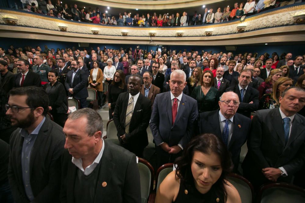 La Generalitat en pleno celebra en Alicante las cuatro décadas de la Carta Magna con un acto institucional en el Teatro Principal que llega en medio de los ataques al modelo territorial y de la alerta ultra.