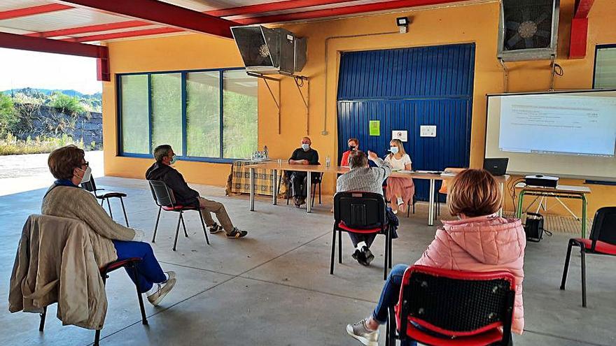 Un instante de la asamblea de Aspadeza celebrada ayer.