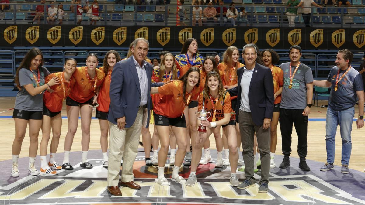 El equipo Júnior A femenino del Valencia Basket, medalla de bronce en Huelva