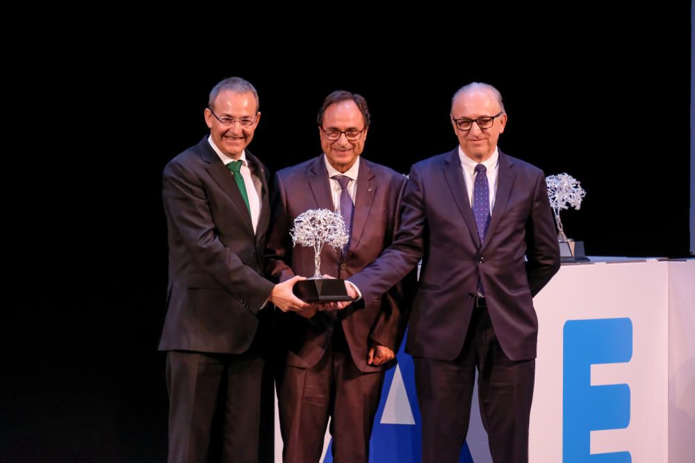 José María y Vicente Coves reciben de manos del conseller Vicent Soler el premio Generalitat de la Asociación de la Empresa Familiar