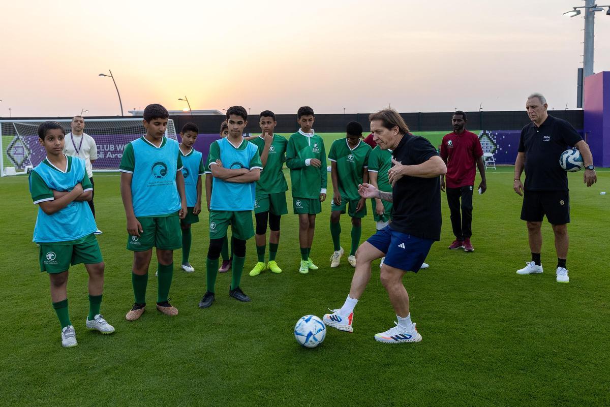 Michel Salgado, durante un campus celebrado en Yeda (Arabia Saudí).