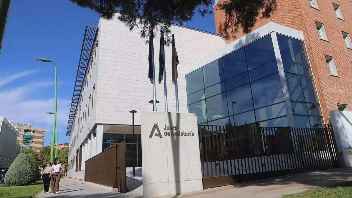 Edificio administrativo de la Junta de Andalucía en Córdoba.