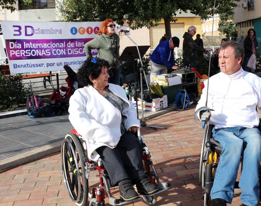 Exhibición de esgrima adaptada en Benetússer