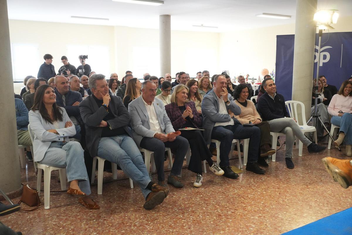 Un centenar de alcaldes, diputados, consellers y afiliados del PP se han reunido este sábado en la Jana.