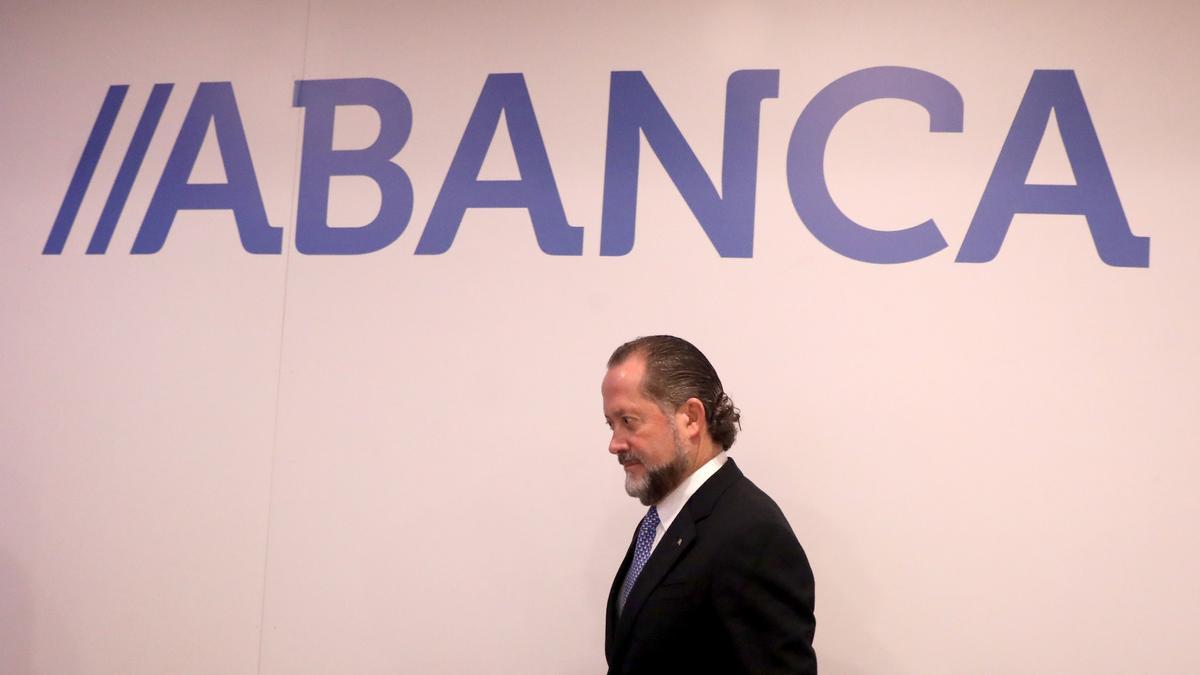 Juan Carlos Escotet, ayer, a la llegada de la presentación de los resultados anuales. // Xoán Álvarez