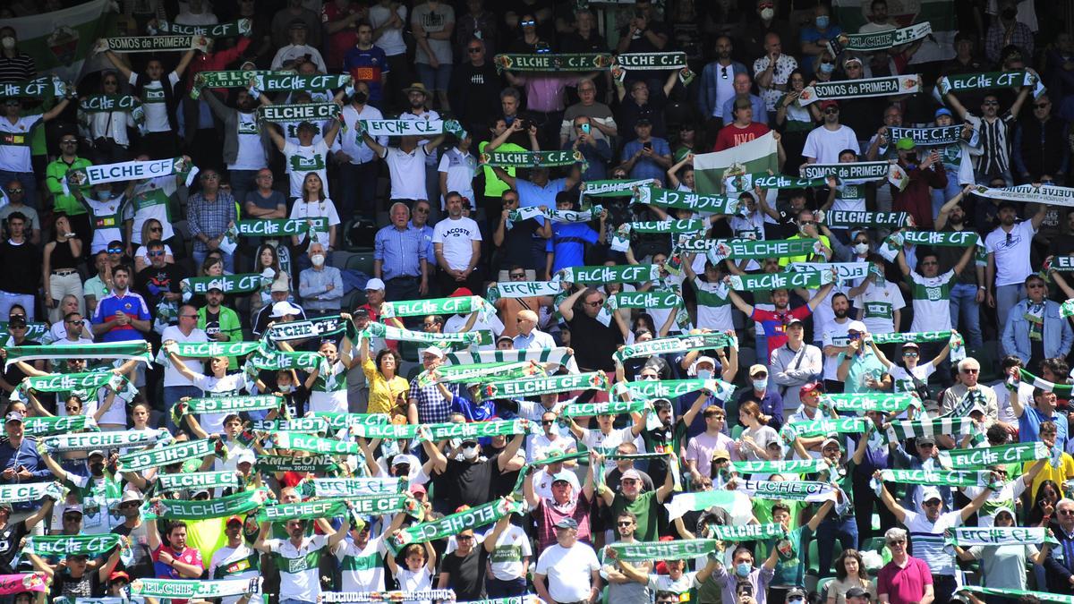 Aficionados del Elche, durante el último partido frente a Osasuna