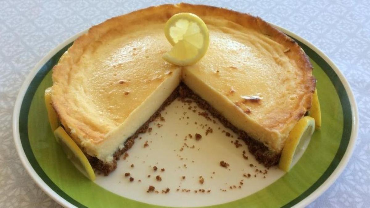 La mejor tarta de limón para el verano: no lleva azúcar y se hace sin horno, ni batidora
