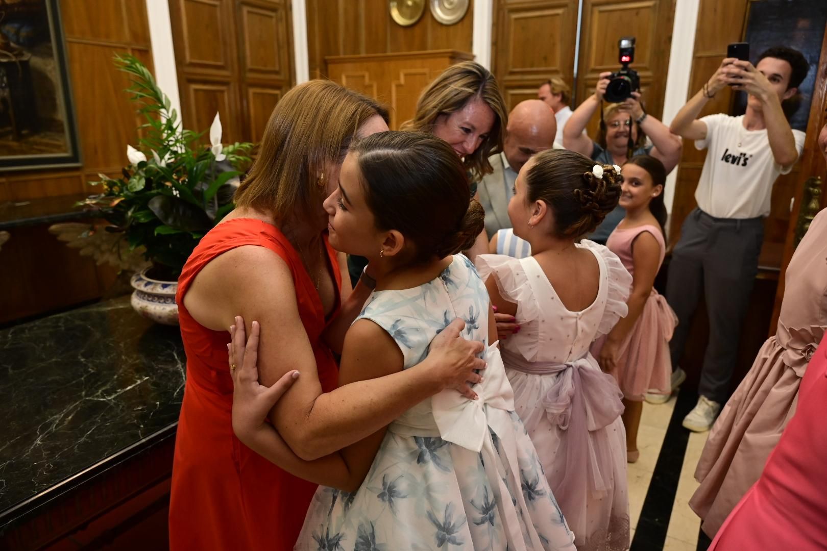 Galería de fotos: Clara Sanz Sobrino y Ana Colón Sastriques, reina y reina infantil de las fiestas de Castelló 2026