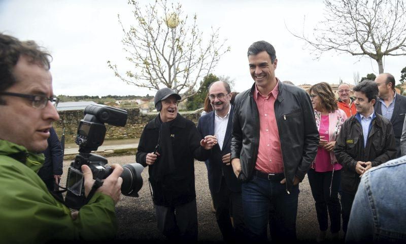 Pedro Sánchez celebra la Fiesta de la Rosa en Ayerbe