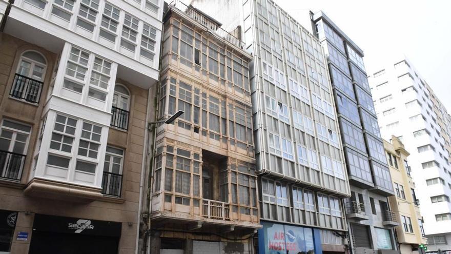 Tercera multa a los propietarios del edificio modernista en ruinas de la calle Rubine, en A Coruña