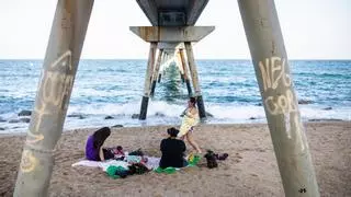 Badalona registra unas 400 incidencias en julio por incumplir la normativa en las playas
