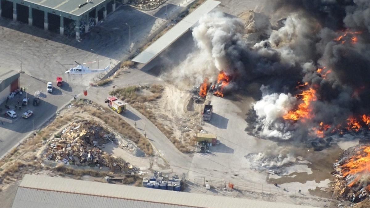 Imagen aérea del incendio en Barranco Hondo.