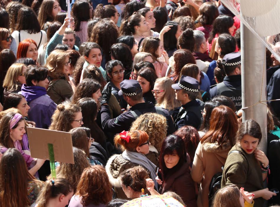 8-M en Málaga | La Policía Local desaloja la tribuna de Semana Santa durante