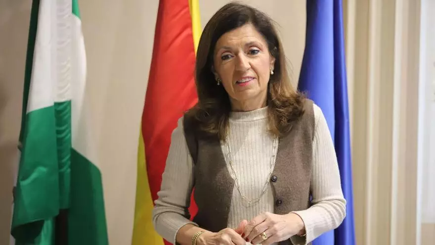 María Jesús Botella, delegada de Salud en Córdoba: «Ni hay recortes, ni desmantelamiento, ni privatizaciones en la sanidad»