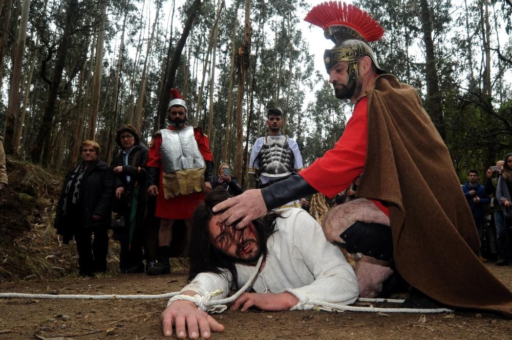 La parroquia de Paradela representa el Via Crucis y la Crucifixión, declaradas de interés turístico gallego