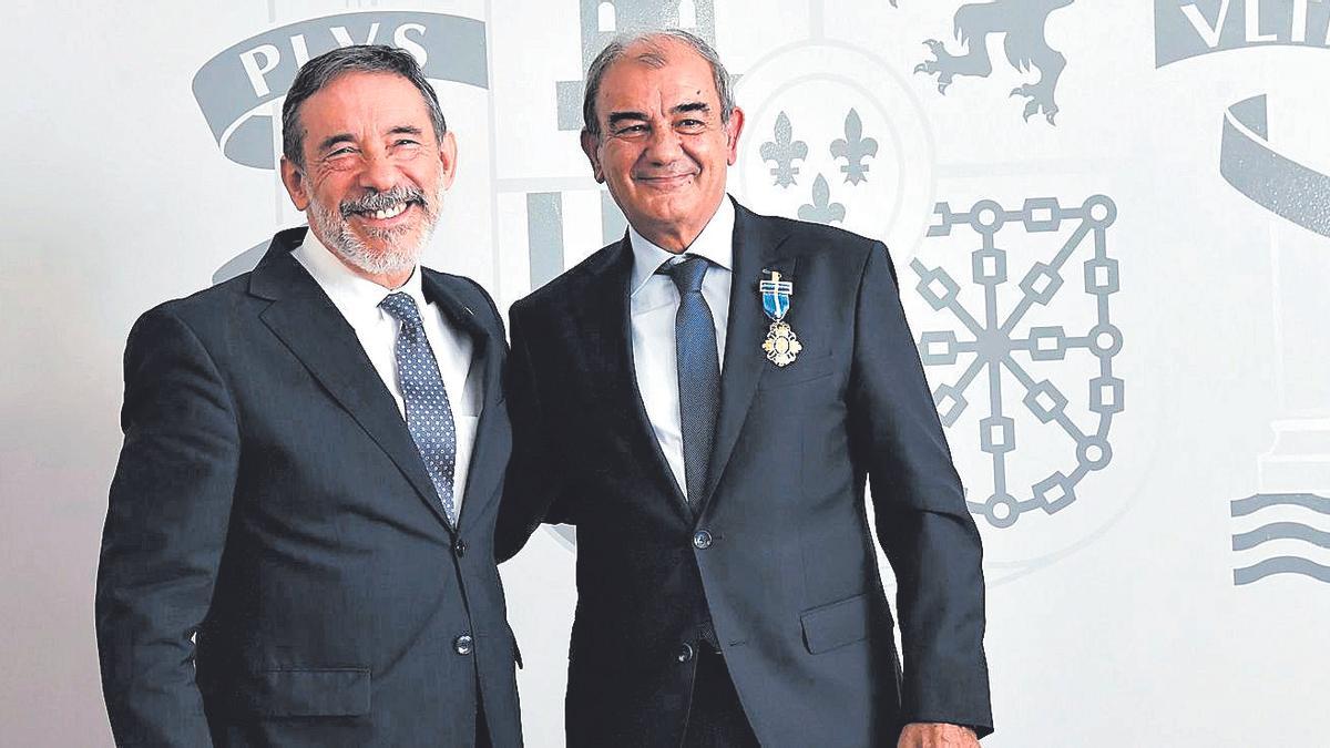 Juan Antonio Pedreño recibe la Cruz de Oficial de la Orden del Mérito Civil