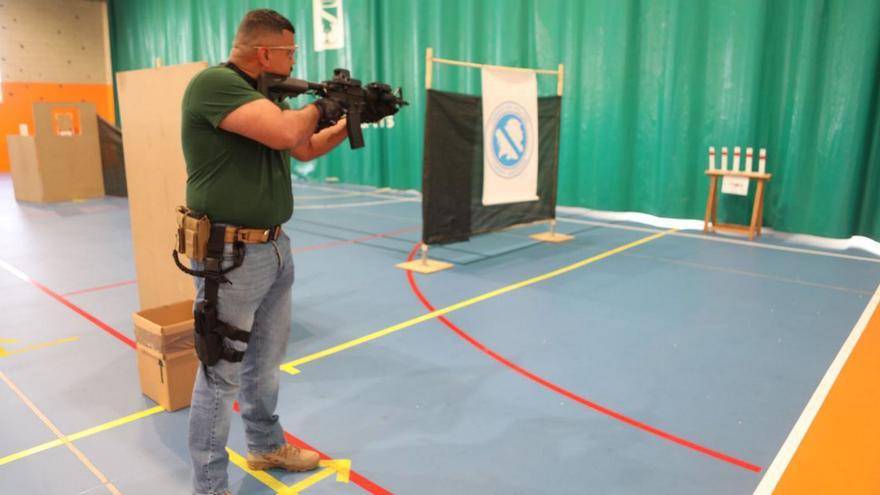 Competición regional de airsoft en el Pabellón de Deportes de Lalín | BERNABÉ/ÁNGEL ABELEDO