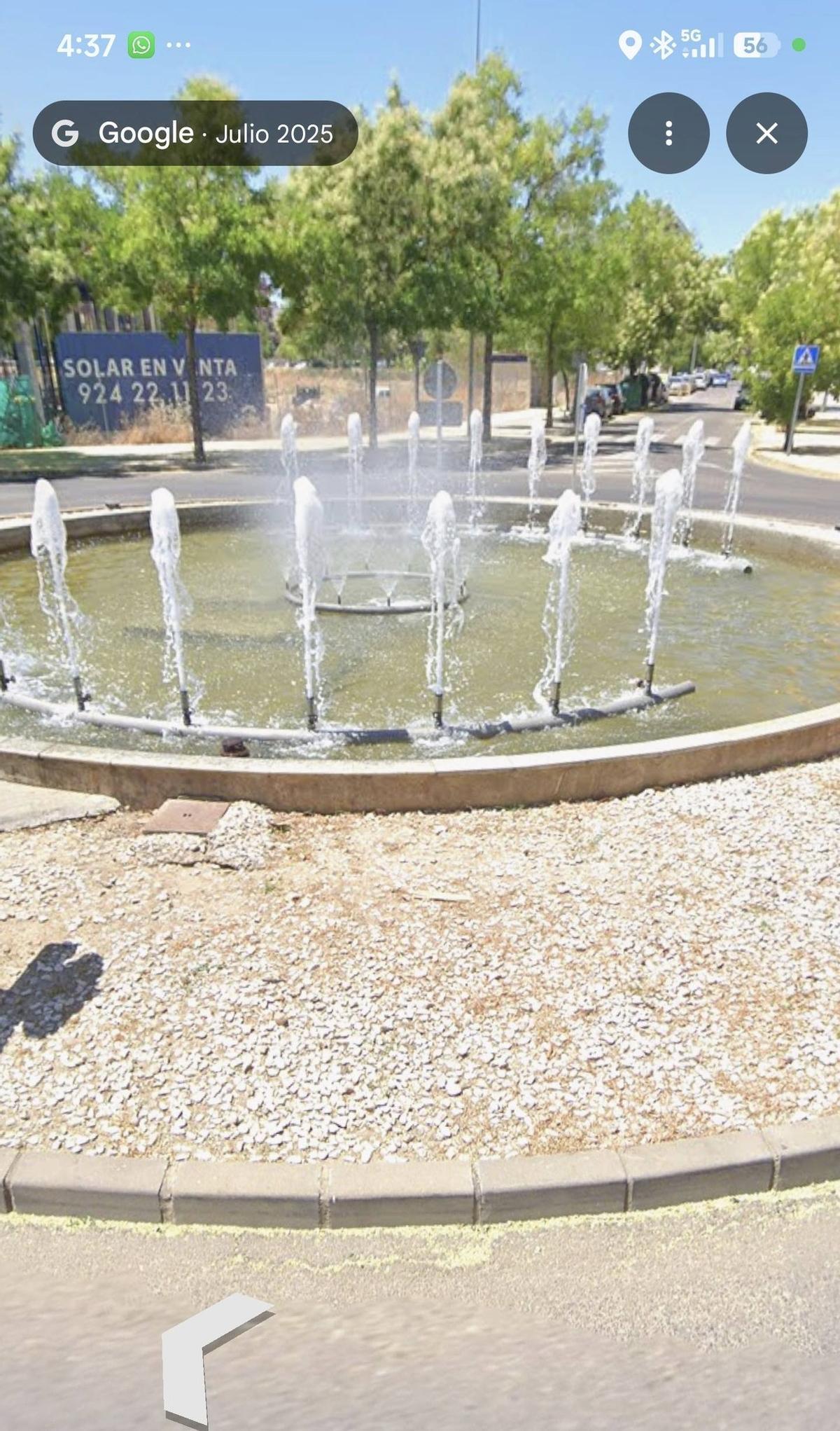 La rotonda en la que ha habido un posible atropello con conductor a la fuga hoy en Badajoz.