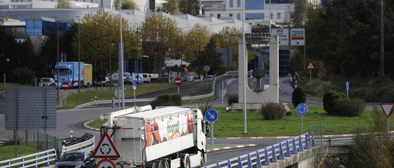 Vista del parque empresarial Lalín 2000 desde el enlace de la autopista.