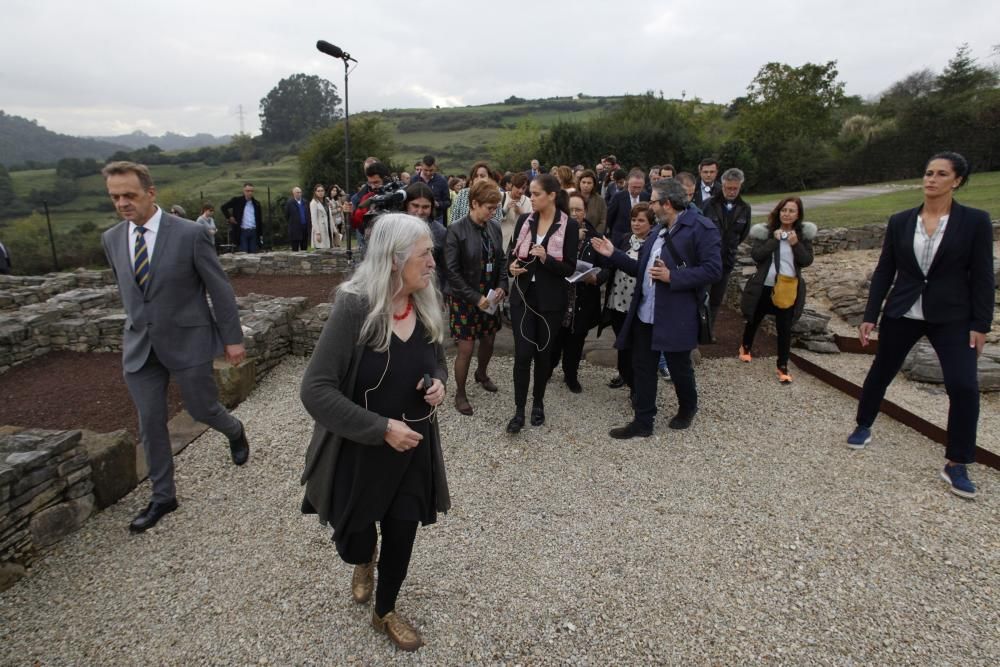 Mary Beard visitando la Villa Romana de Veranes