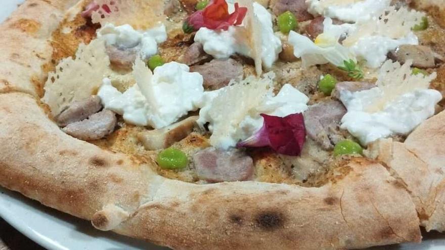 Base de crema de boletus con &#039;straciatella&#039;: así es la pizza de Córdoba que se cuela entre las mejores de España