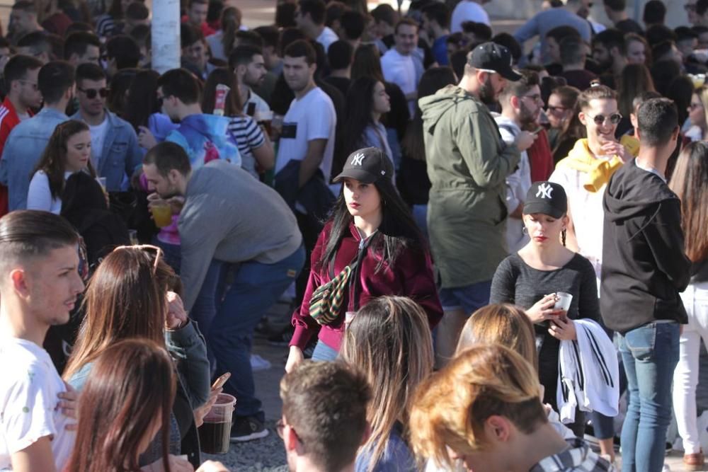 Centenares de estudiantes en la bienvenida de la UPCT