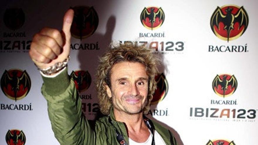 Nacho Cano reaparece con los trabajadores de 'Malinche' contra la policía: "En vez de estar por las calles, están tocando"