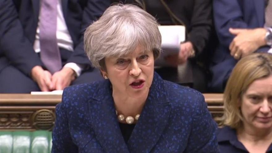 May habla de &quot;optimismo&quot; con el &#039;brexit&#039;, pero condiciona el pago de la factura al acuerdo comercial