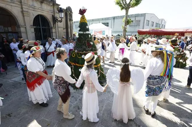 Santa Cristina canta “os maios”
