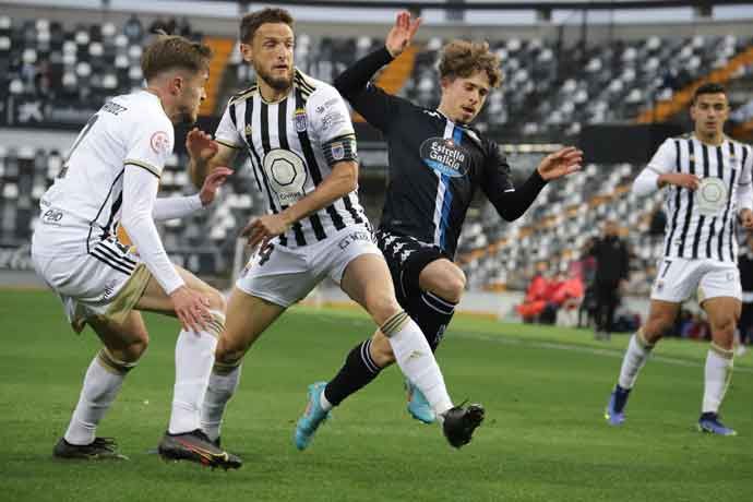 El Deportivo cae 3-0 ante el Badajoz