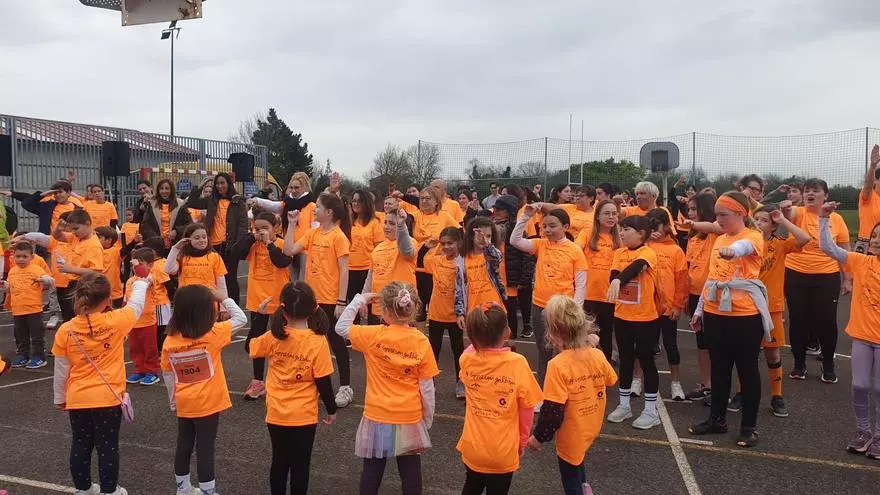 Llanera bate su récord y reúne a 800 corredores en la marcha por Galbán