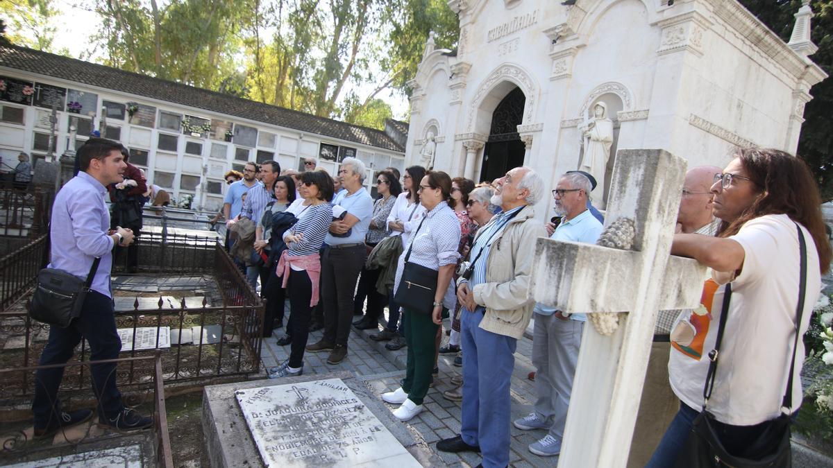 Visita guiada en el cementerio de La Salud el día de Todos Los Santos