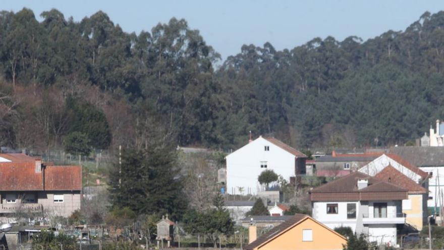 Un total de 14 empresas optan a la iluminación de la senda de Trasouto y una a la ampliación del cementerio de Beluso