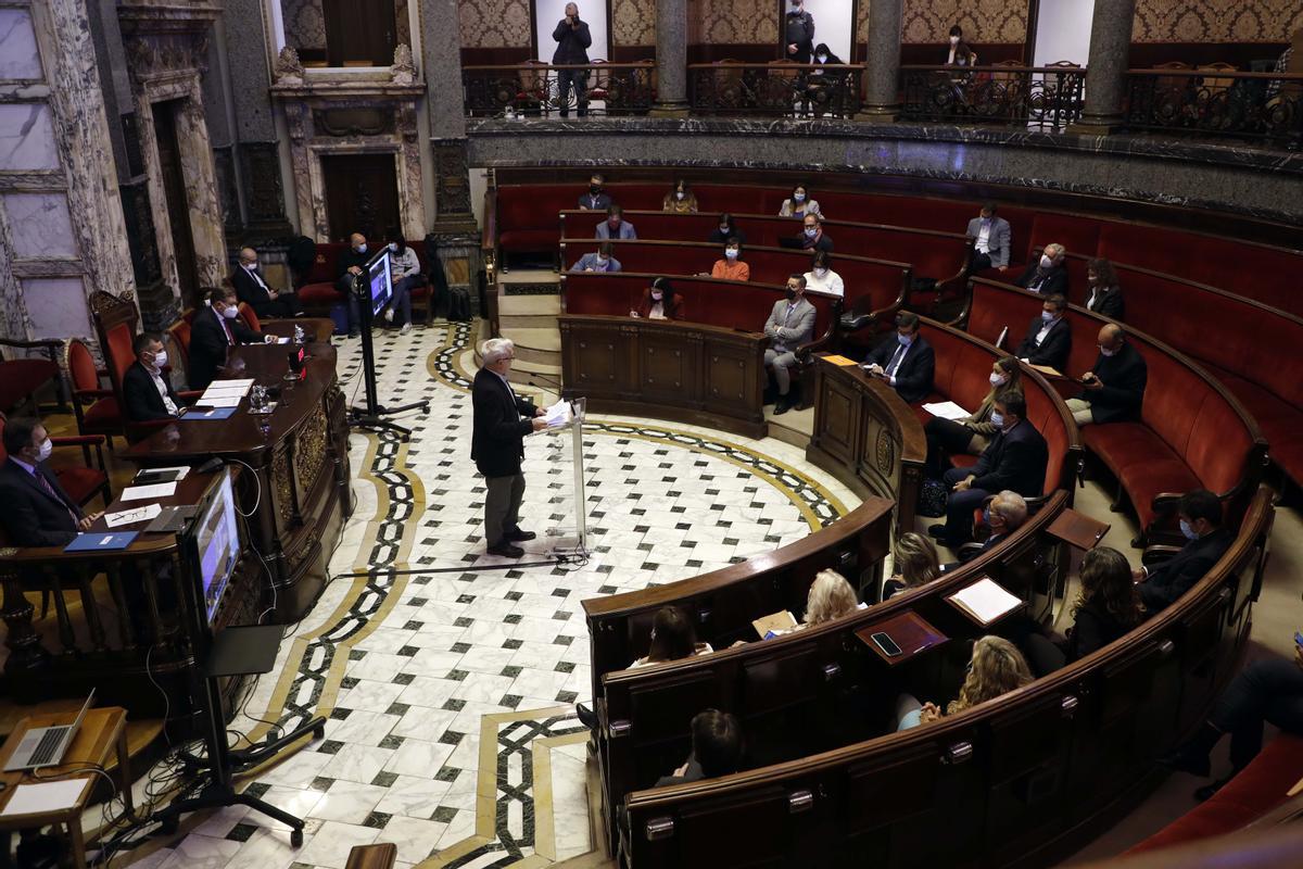 Joan Ribó interviene en un pleno del Ayuntamiento de València.