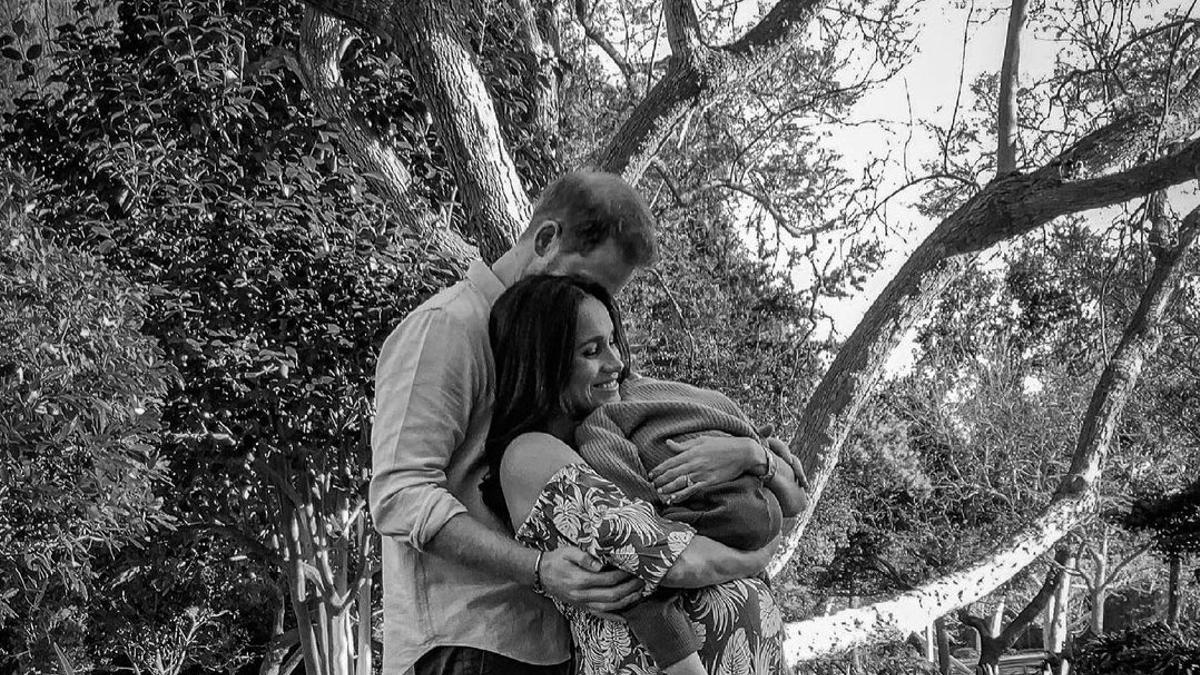 La nueva foto viral del príncipe Harry y Meghan Markle, embarazada y con el pequeño Archie en brazos
