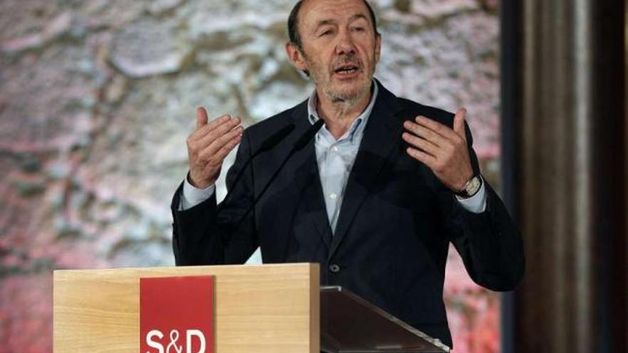 Alfredo Pérez Rubalcaba, ayer, durante el encuentro de los socialistas en Oviedo.  // Efe